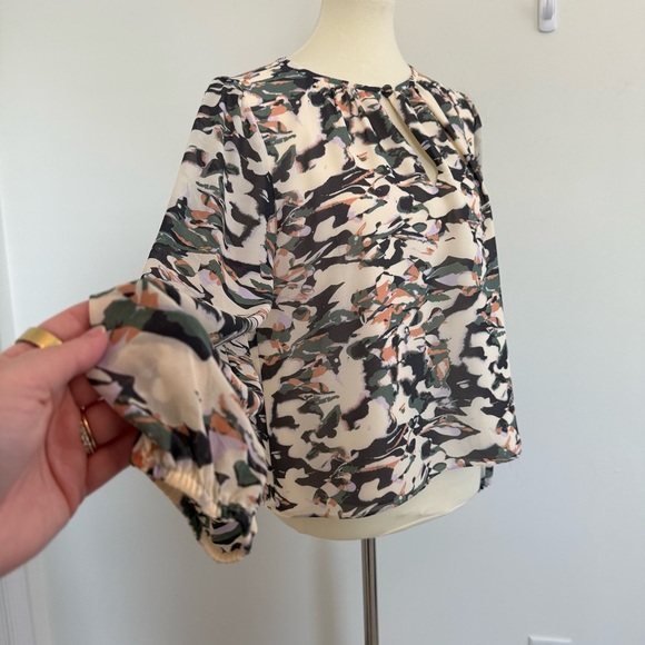 Evereve Hazel Puff Sleeve Flowy Blouse Women’s Small Career Office - Picture 5 of 12